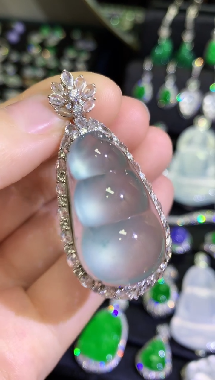 【闪购商品】翡翠颈饰18K金镶嵌玻璃种 超大胖福豆不封底