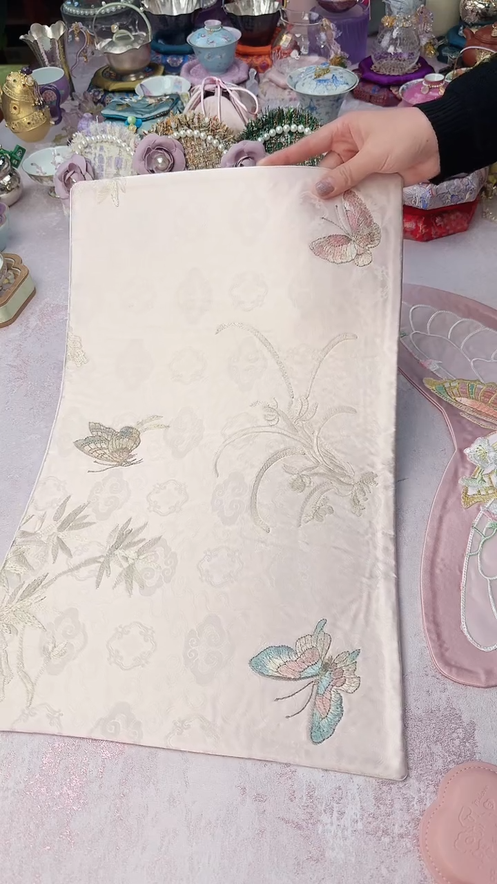 76粉色蝴蝶刺绣茶席