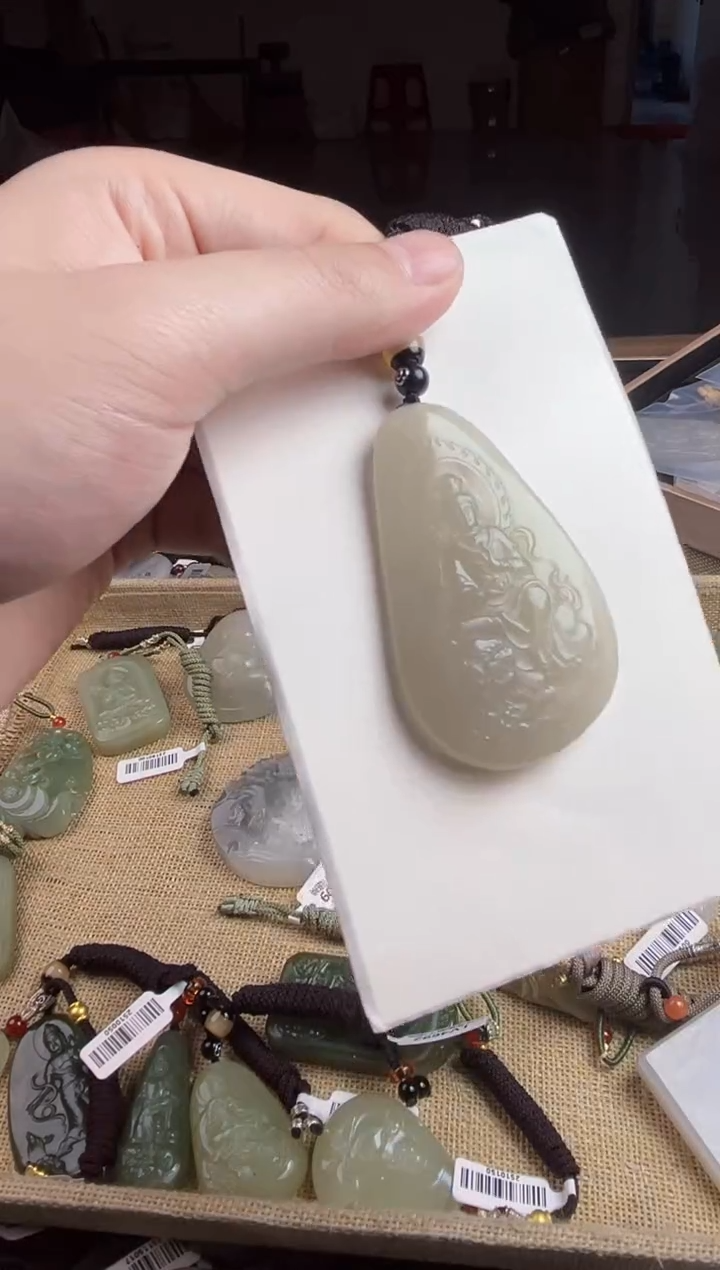 颈饰未镶嵌和田玉1