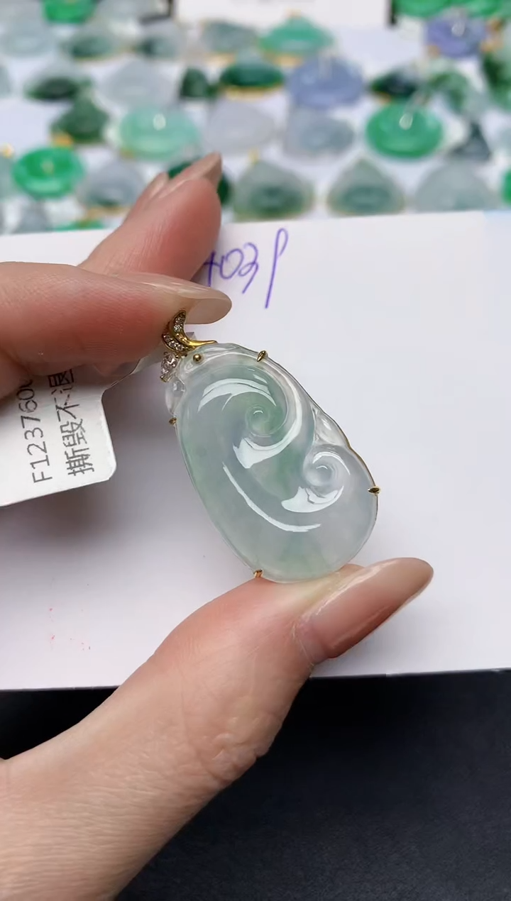 颈饰18K金镶嵌翡翠 天然缅甸A货翡翠百元以上9元证书费自理