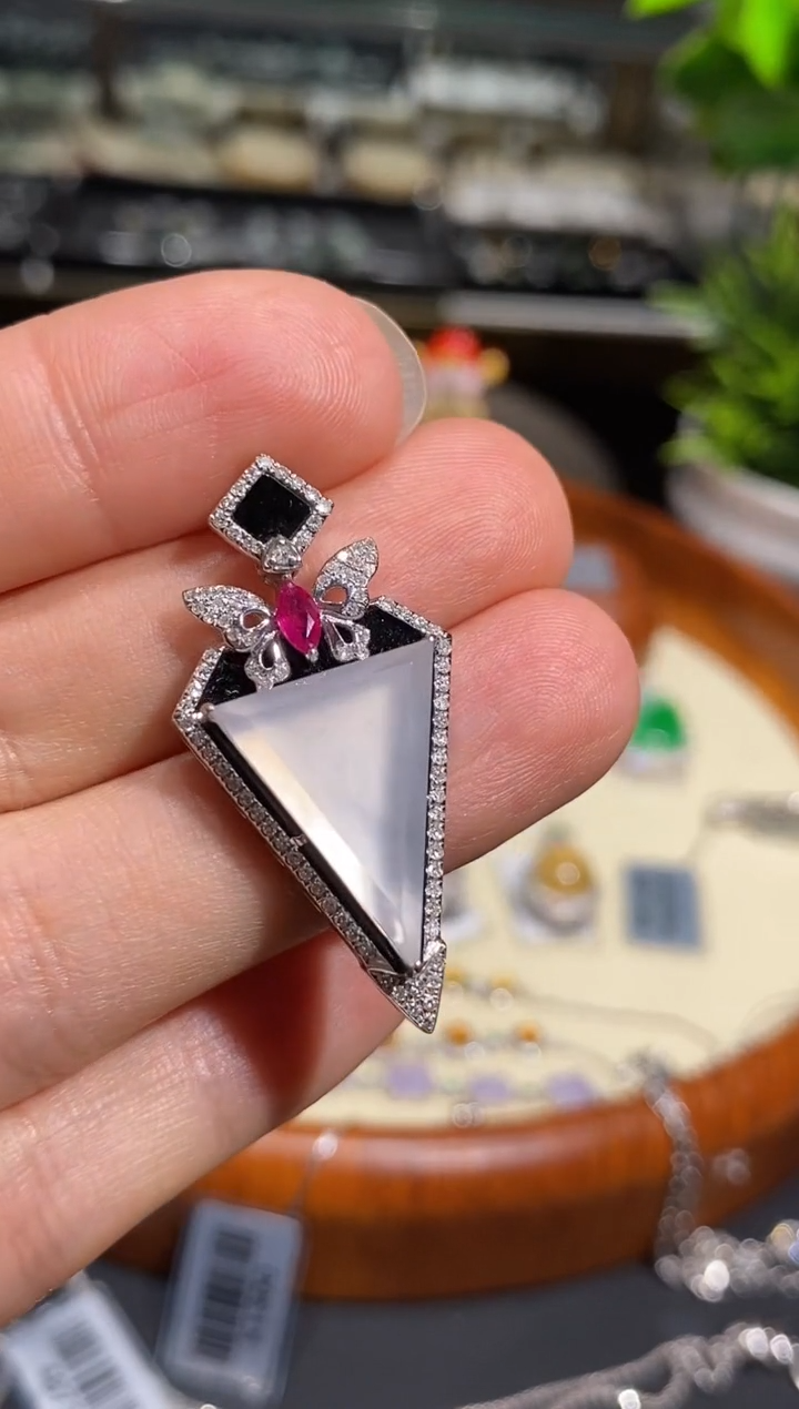 【闪购商品】翡翠颈饰18K金镶嵌吊坠