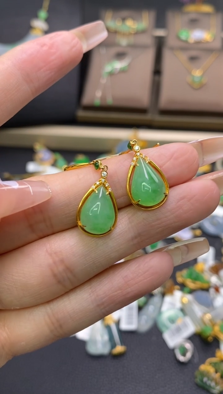 【闪购商品】翡翠颈饰18K金镶嵌净货18454