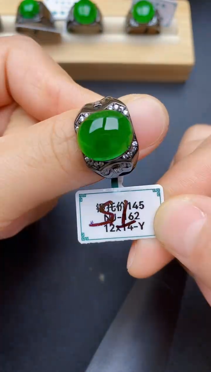 【闪购商品】翡翠戒指银S925镶嵌222222