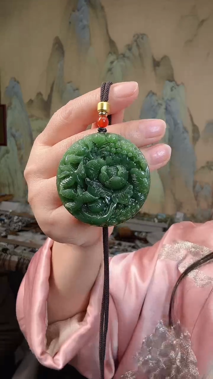 颈饰未镶嵌和田玉.