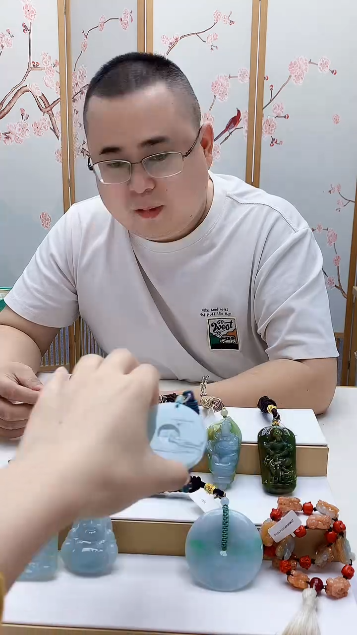 未镶嵌定制翡翠咪*5167lr-毛货挂件