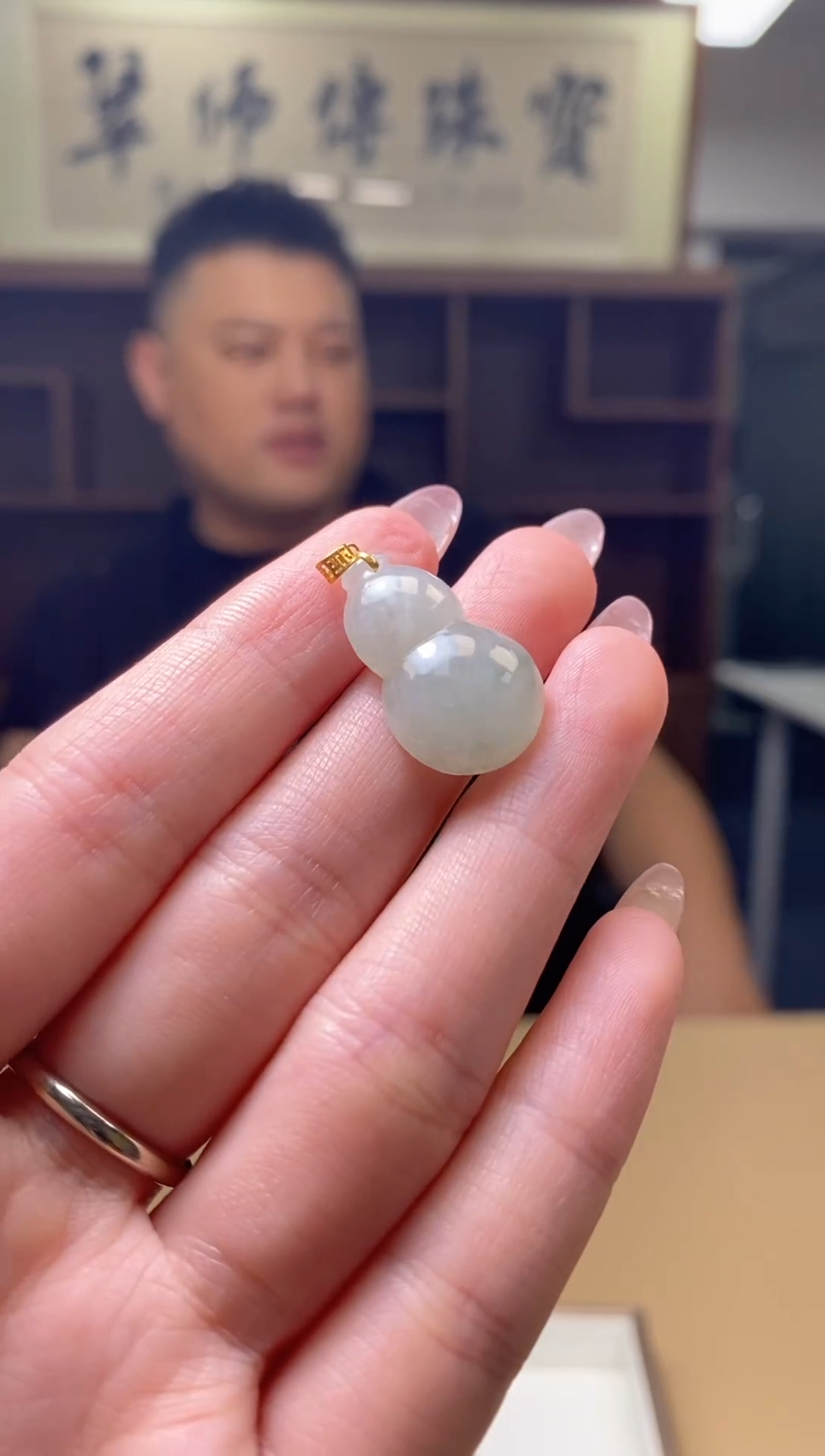 翡翠18K金镶嵌颈饰葫芦