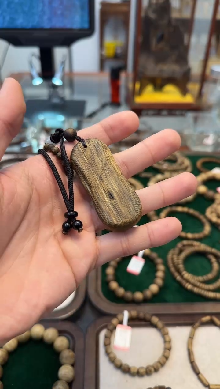 【闪购商品】沉香吊坠 绿棋牌子