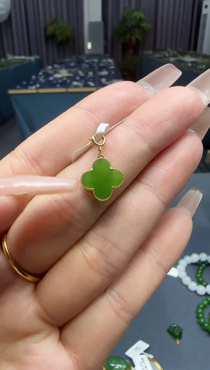 【闪购商品】和田玉挂件18K金镶嵌1