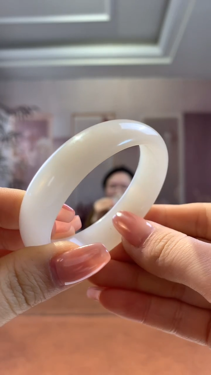 【闪购商品】和田玉手镯未镶嵌藕粉贵妃手镯52