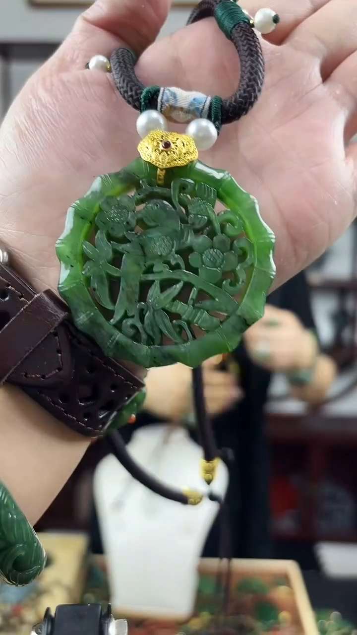 颈饰未镶嵌和田玉喜上眉梢