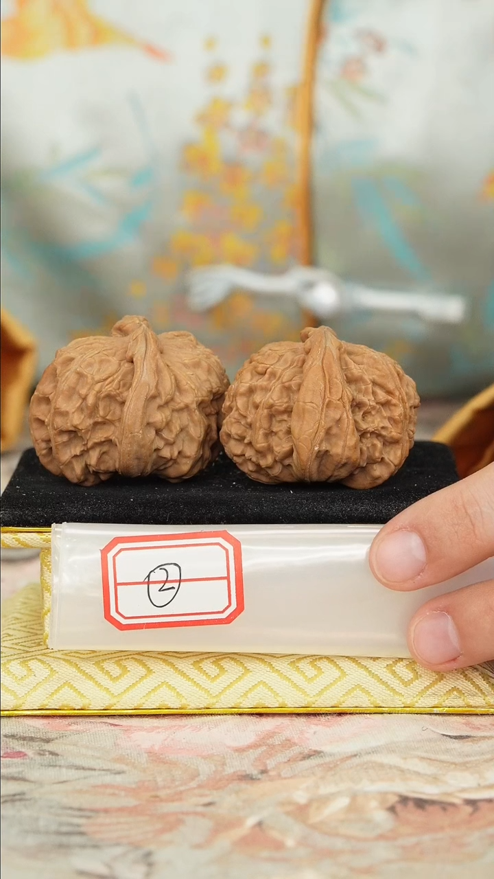 【闪购商品】文玩核桃把件白狮子异形