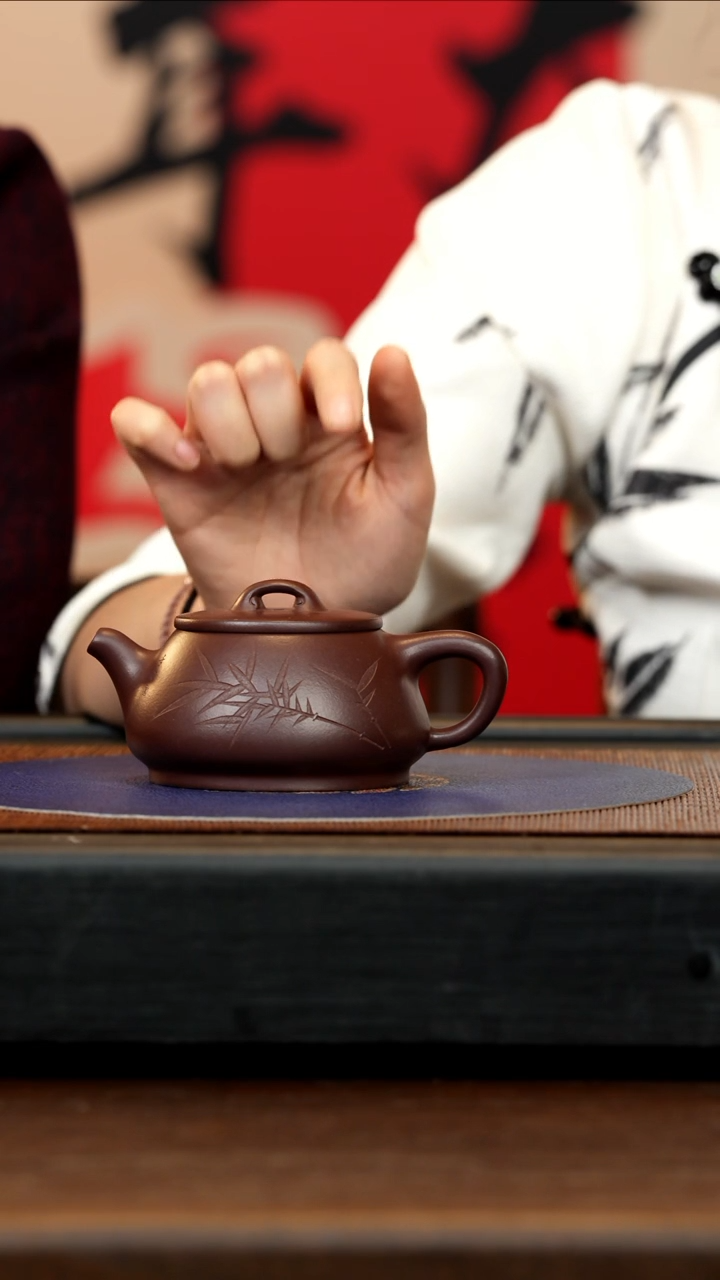 【闪购商品】紫砂茶壶LHQ 底槽清 如意石瓢 220cc