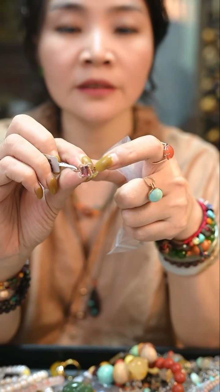 碧玺戒指18K金镶嵌漫***s定向 漫步r s