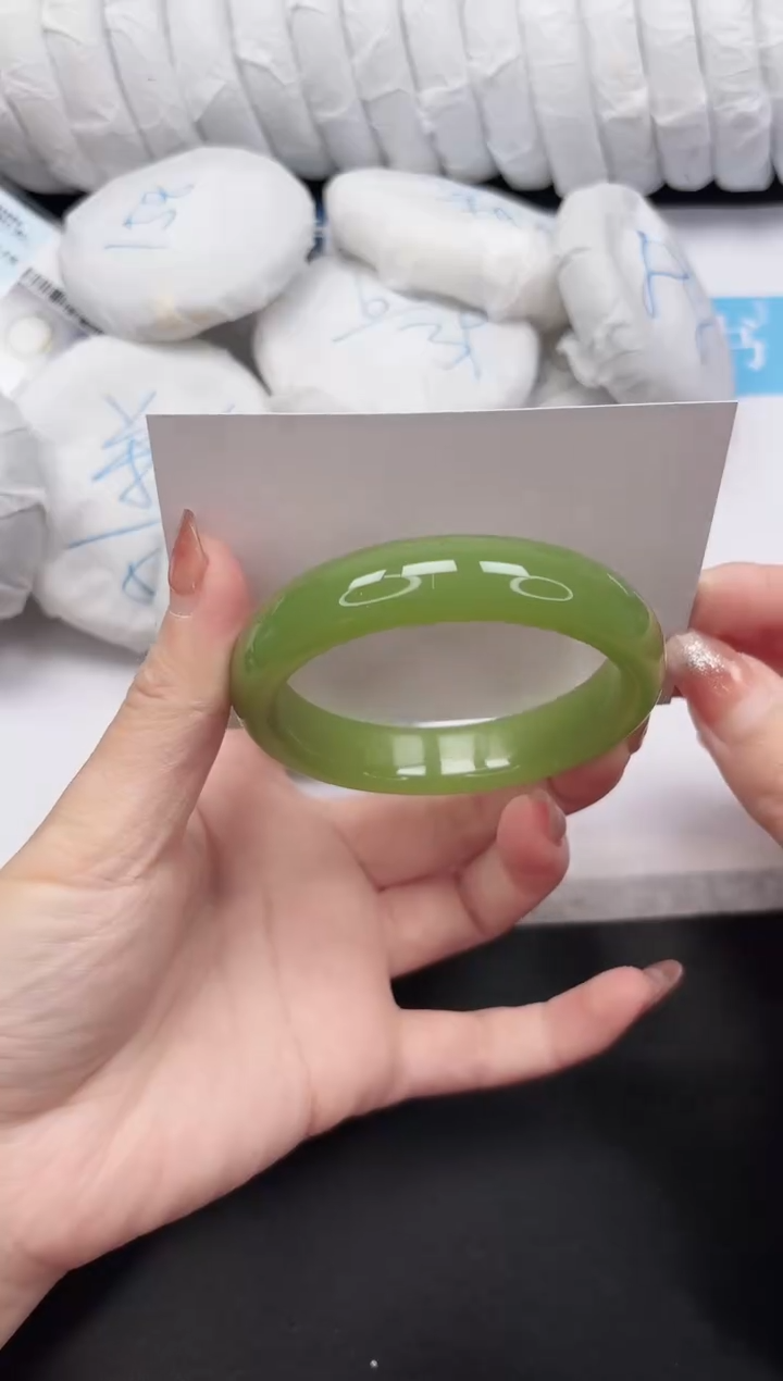 未镶嵌手镯石英质玉122-56.7NYG