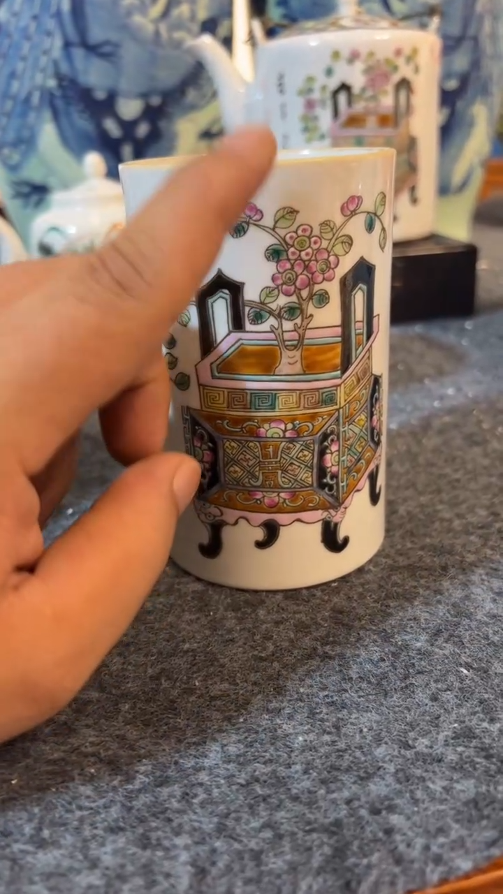 摆件瓷摆件瓷摆件瓷摆件钟鼎笔筒