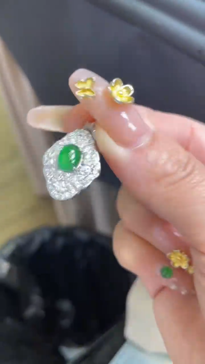 【闪购商品】翡翠颈饰未镶嵌      *A18 (只发一件) 