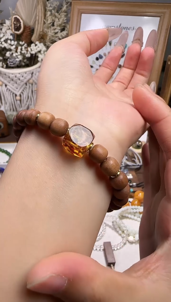 天然辰砂彩宝水晶