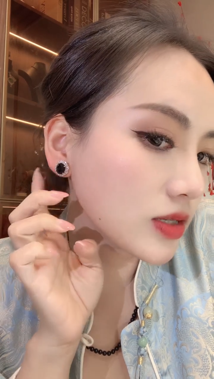 【闪购商品】翡翠耳饰18K金镶嵌D26一对