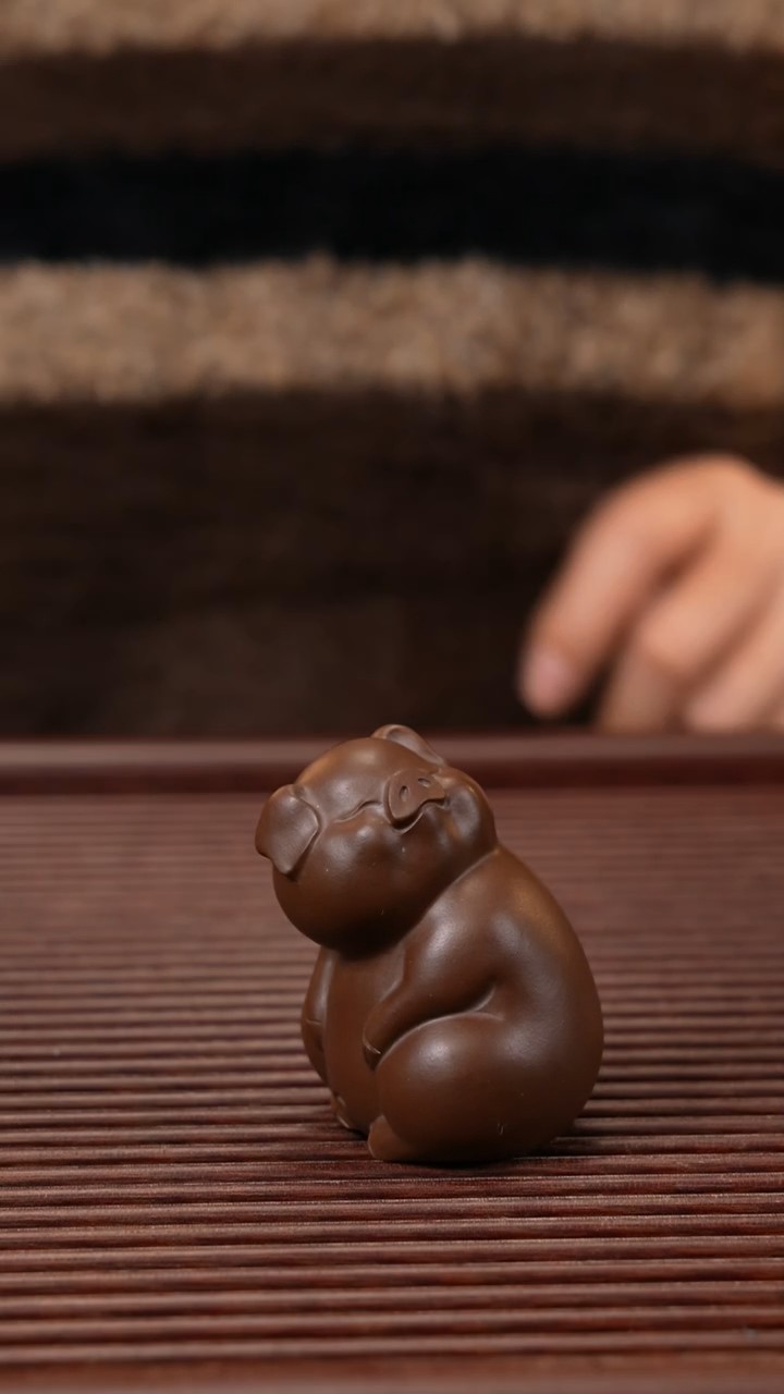 【闪购商品】紫砂茶宠回头小猪