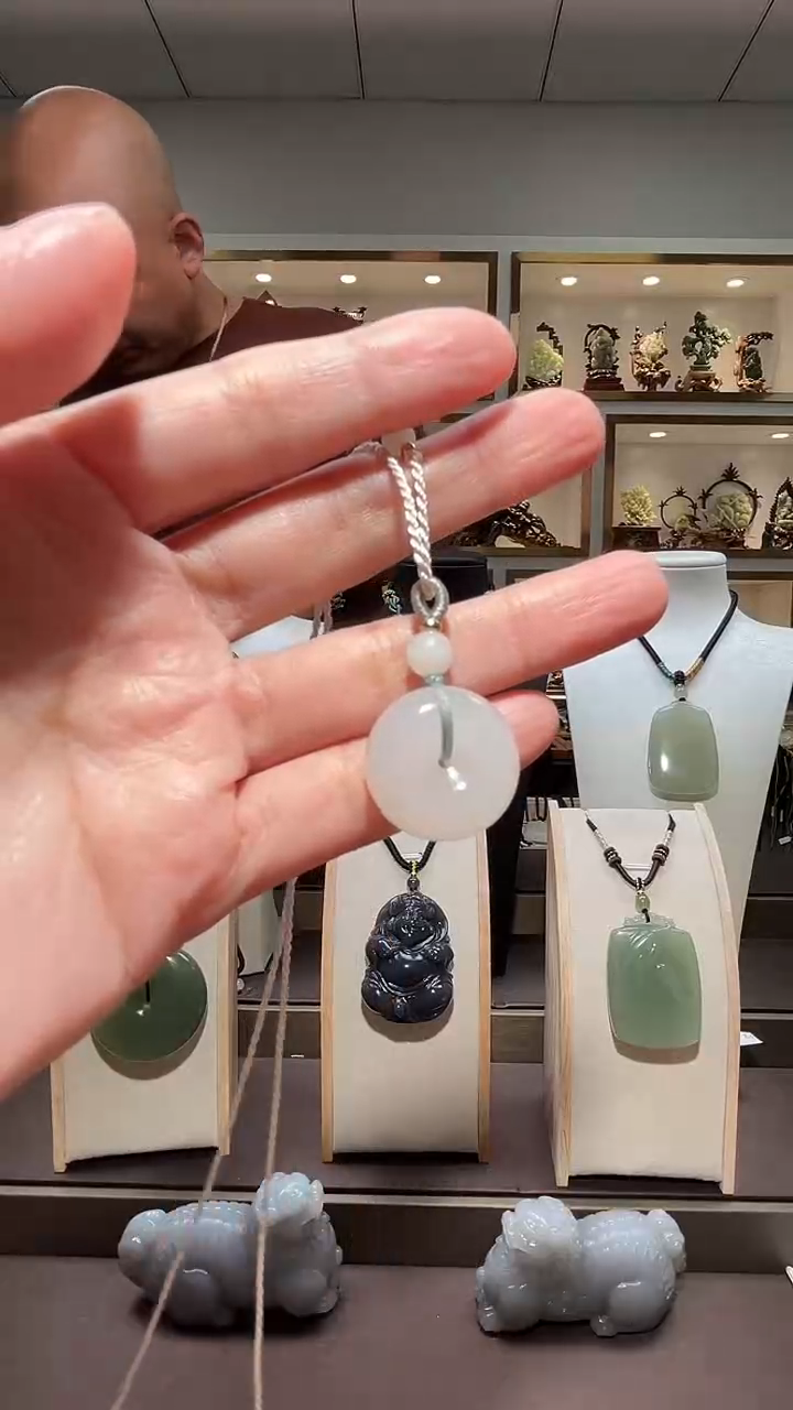 和田玉未镶嵌颈饰苏