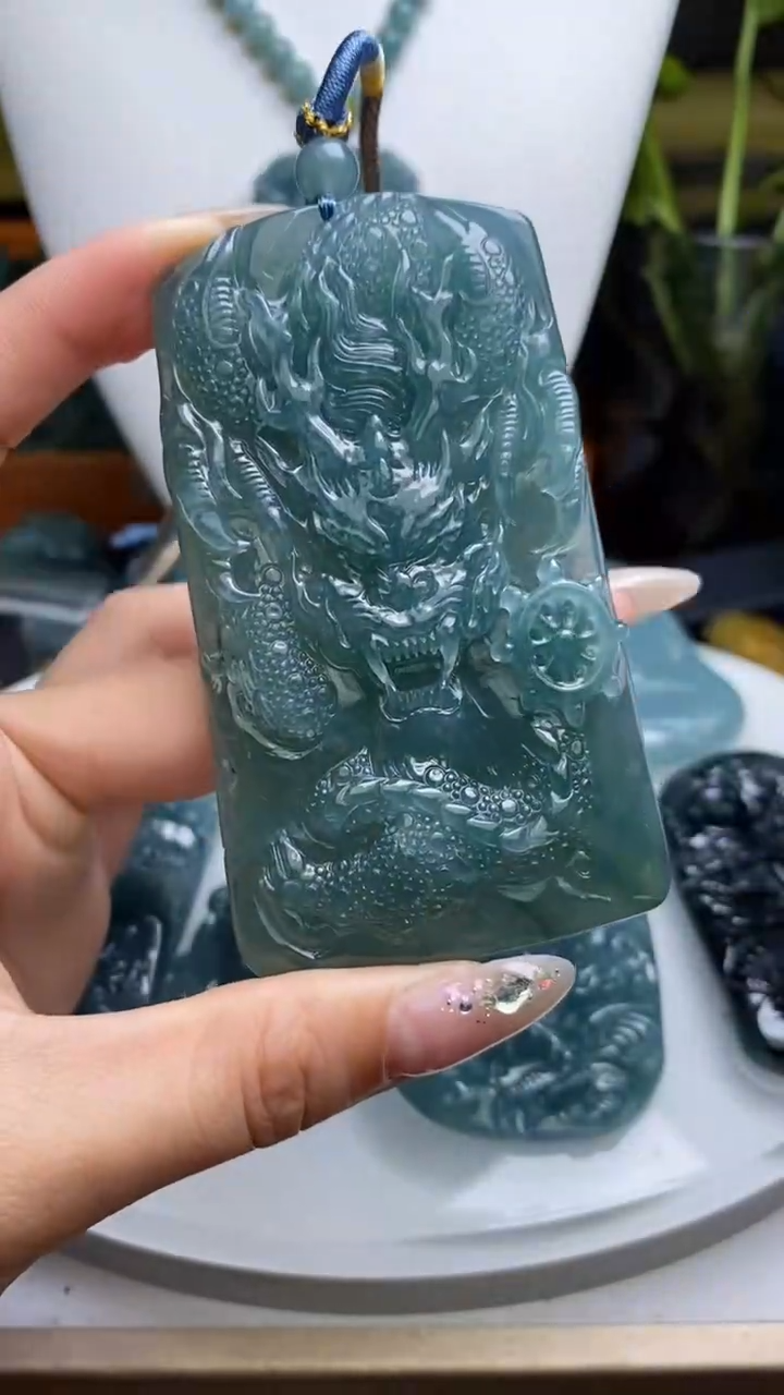 【闪购商品】翡翠颈饰未镶嵌         