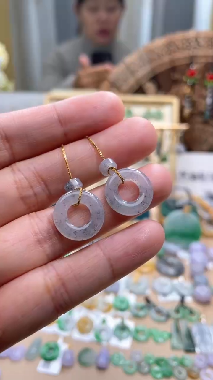 【闪购商品】翡翠颈饰未镶嵌甜甜圈一对