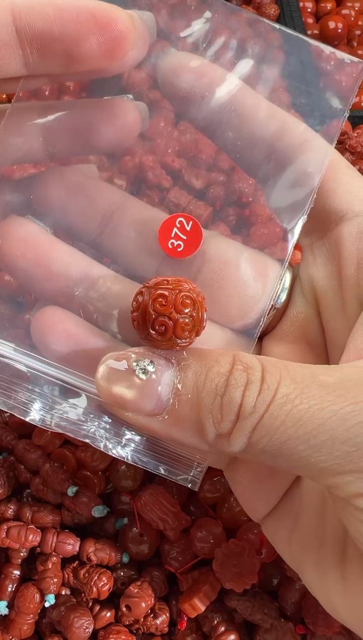 南红玛瑙未镶嵌颈饰1