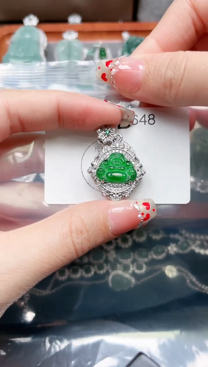 【闪购商品】翡翠颈饰未镶嵌648赠皮绳