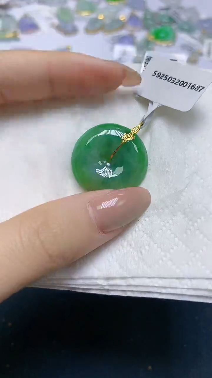 翡翠18K金镶嵌颈饰天然缅甸A货翡翠