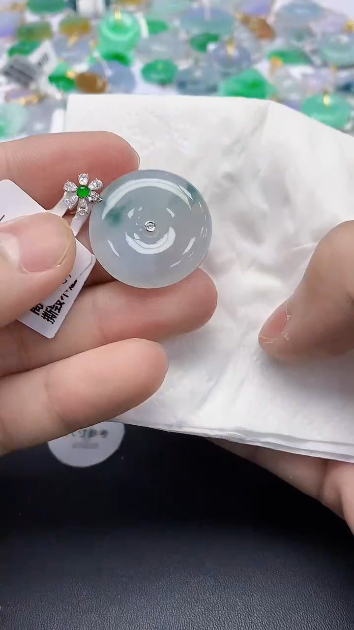 翡翠18K金镶嵌颈饰天然缅甸a货翡翠