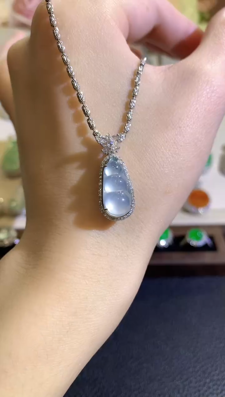 吊坠(不含链)18K金镶嵌翡翠冬日珠宝Q99