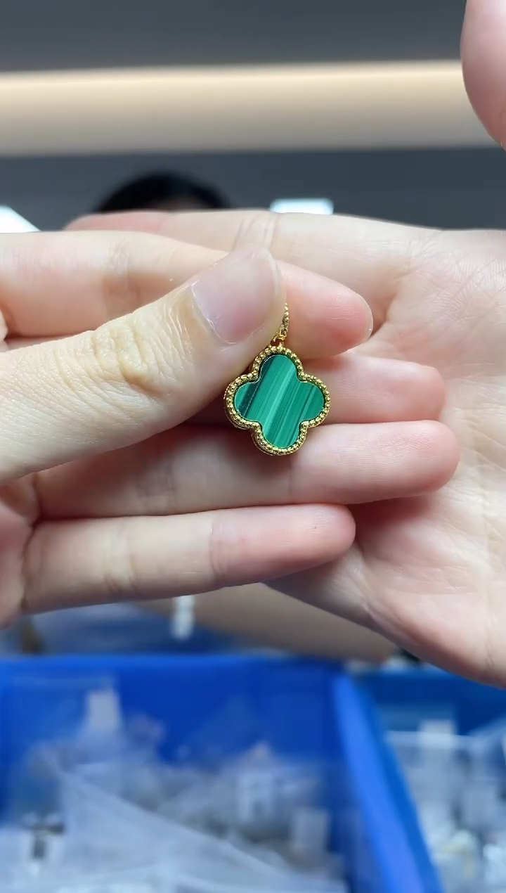 孔雀石未镶嵌`（多样性发一件）