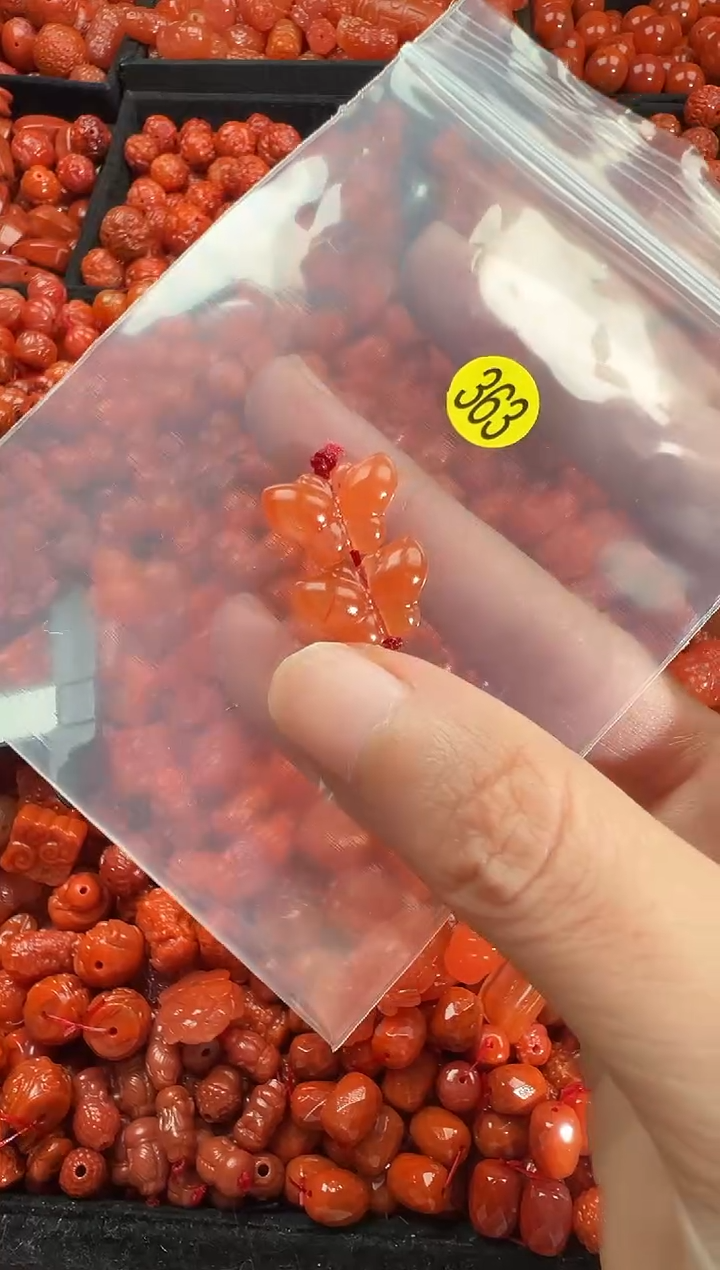 颈饰未镶嵌南红玛瑙1