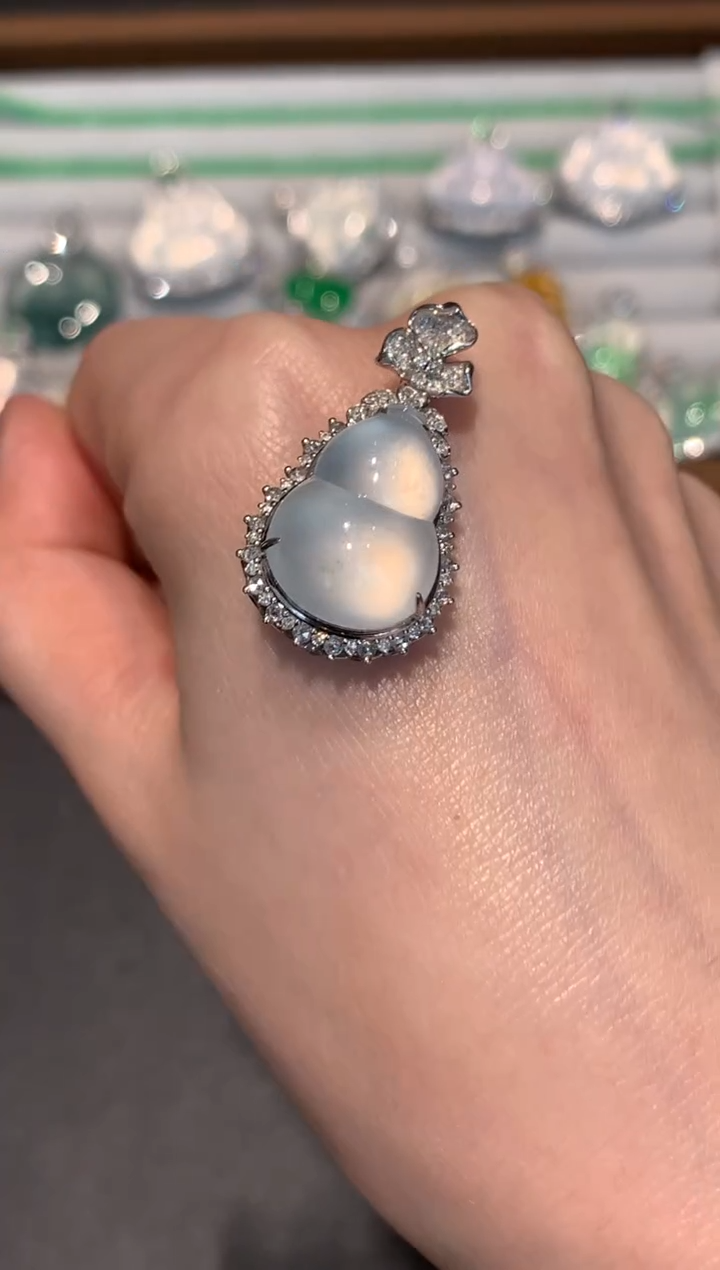 【闪购商品】翡翠吊坠(不含链)18K金镶嵌13500