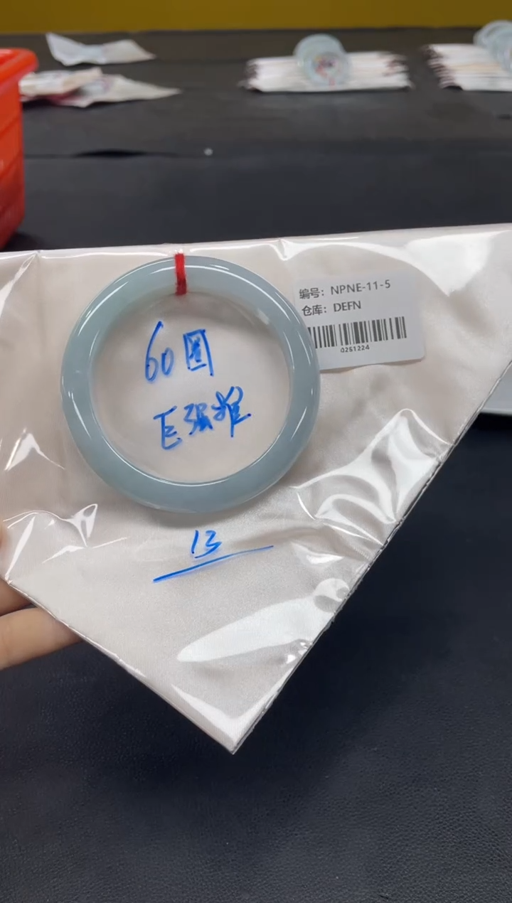 未镶嵌手镯翡翠翡翠手镯