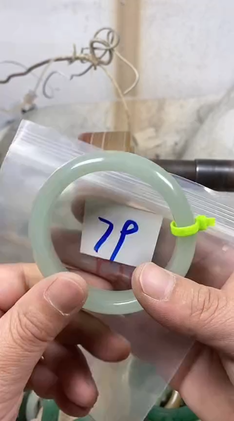 【闪购商品】石英质玉手镯未镶嵌58