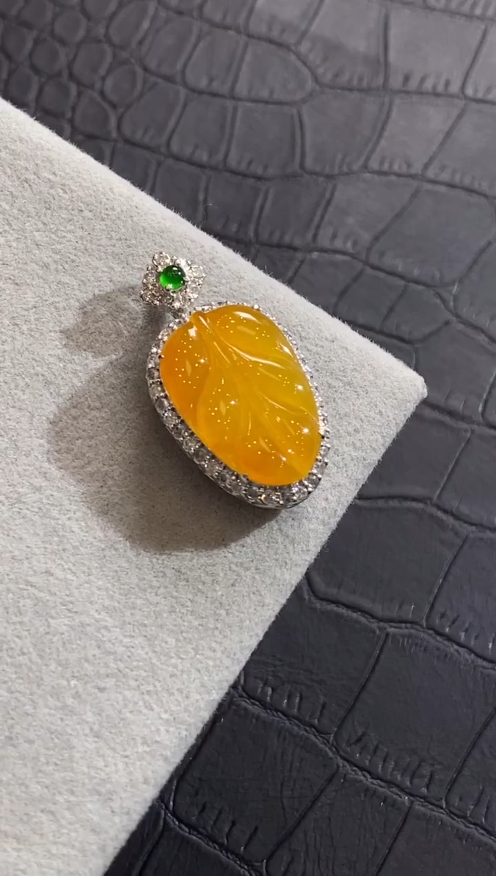 颈饰18K金镶嵌翡翠收到货48小时鉴赏期新年配饰（超时不退不换）