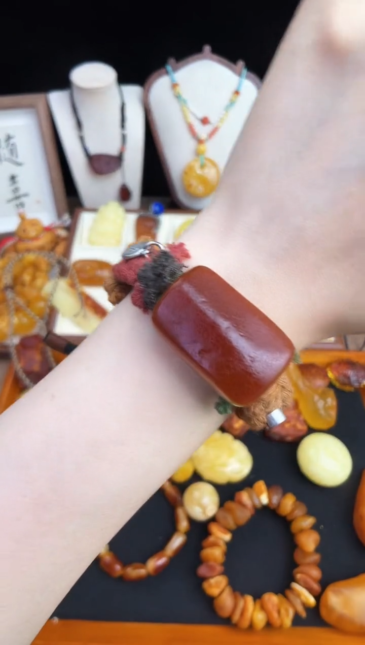 未镶嵌琥珀珠宝奇石柒月
