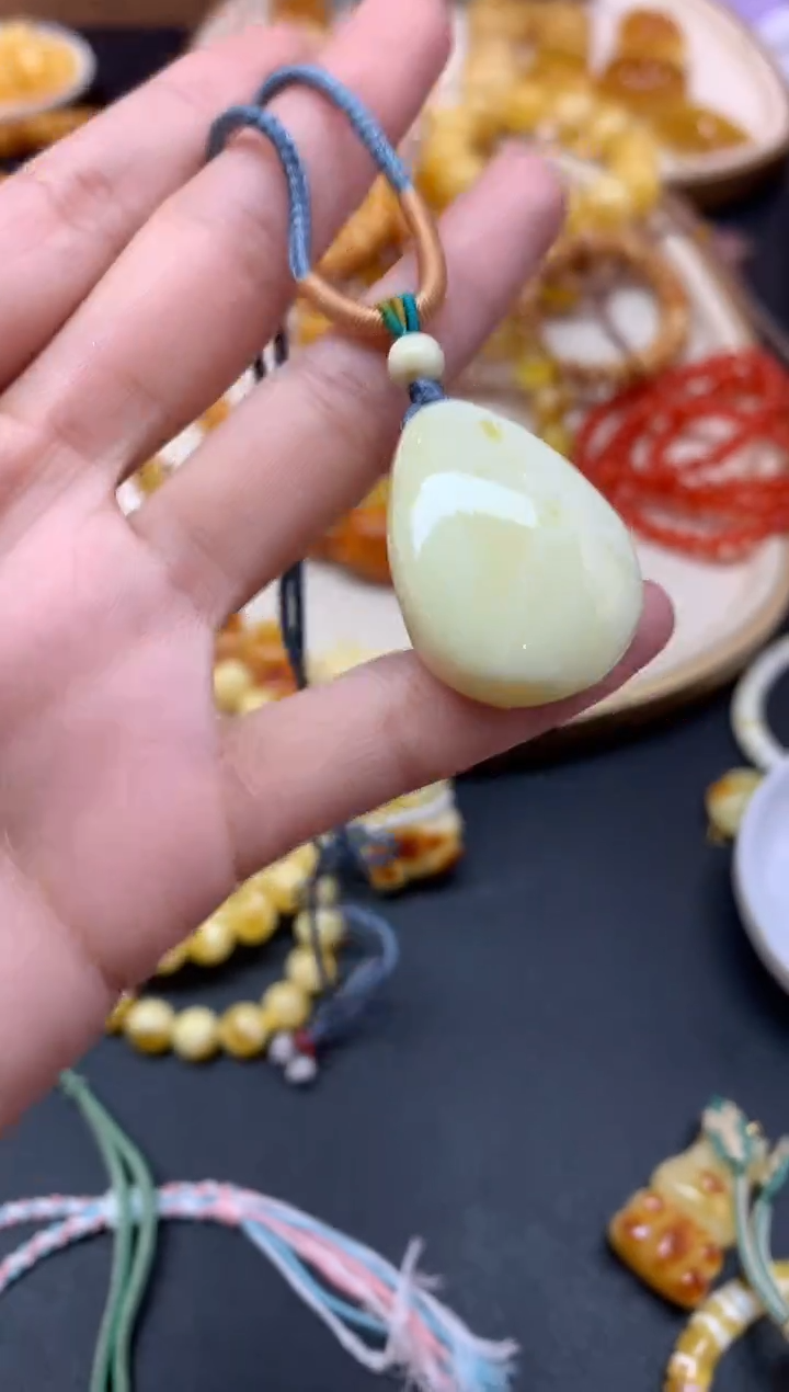 【闪购商品】蜜蜡裸石未镶嵌吊坠A244|980