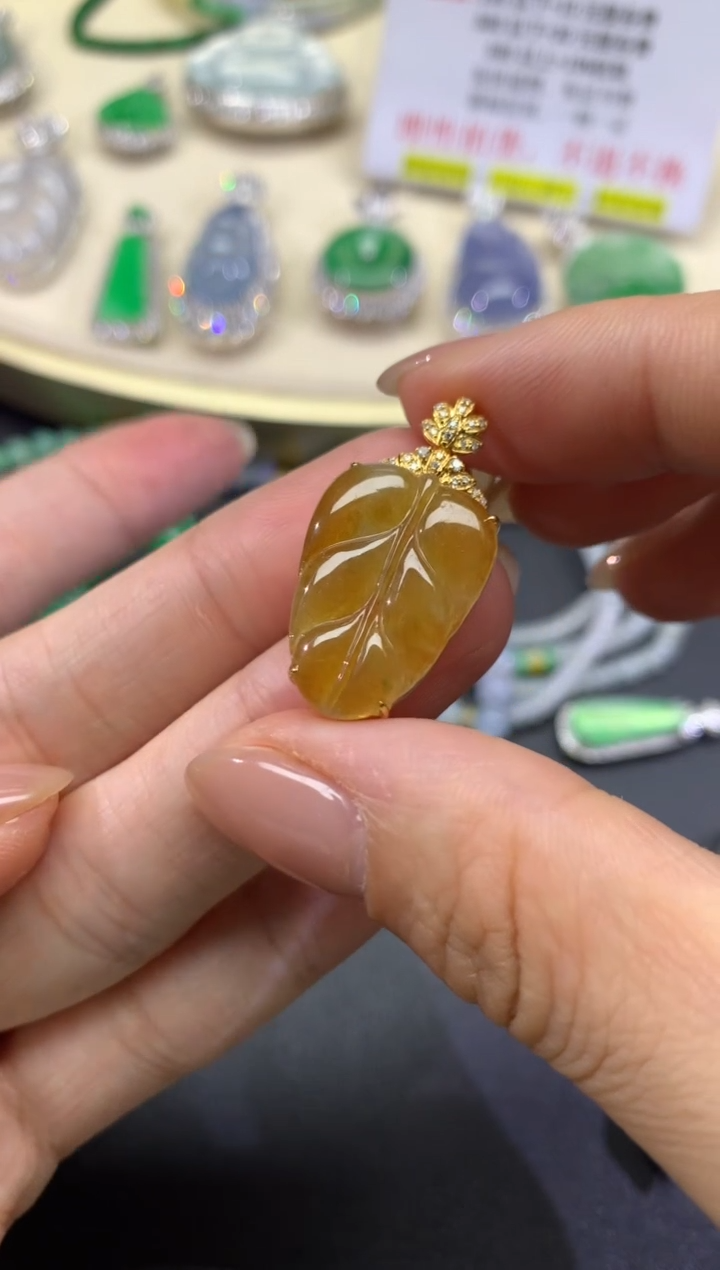 【闪购商品】翡翠吊坠(不含链)18K金镶嵌38