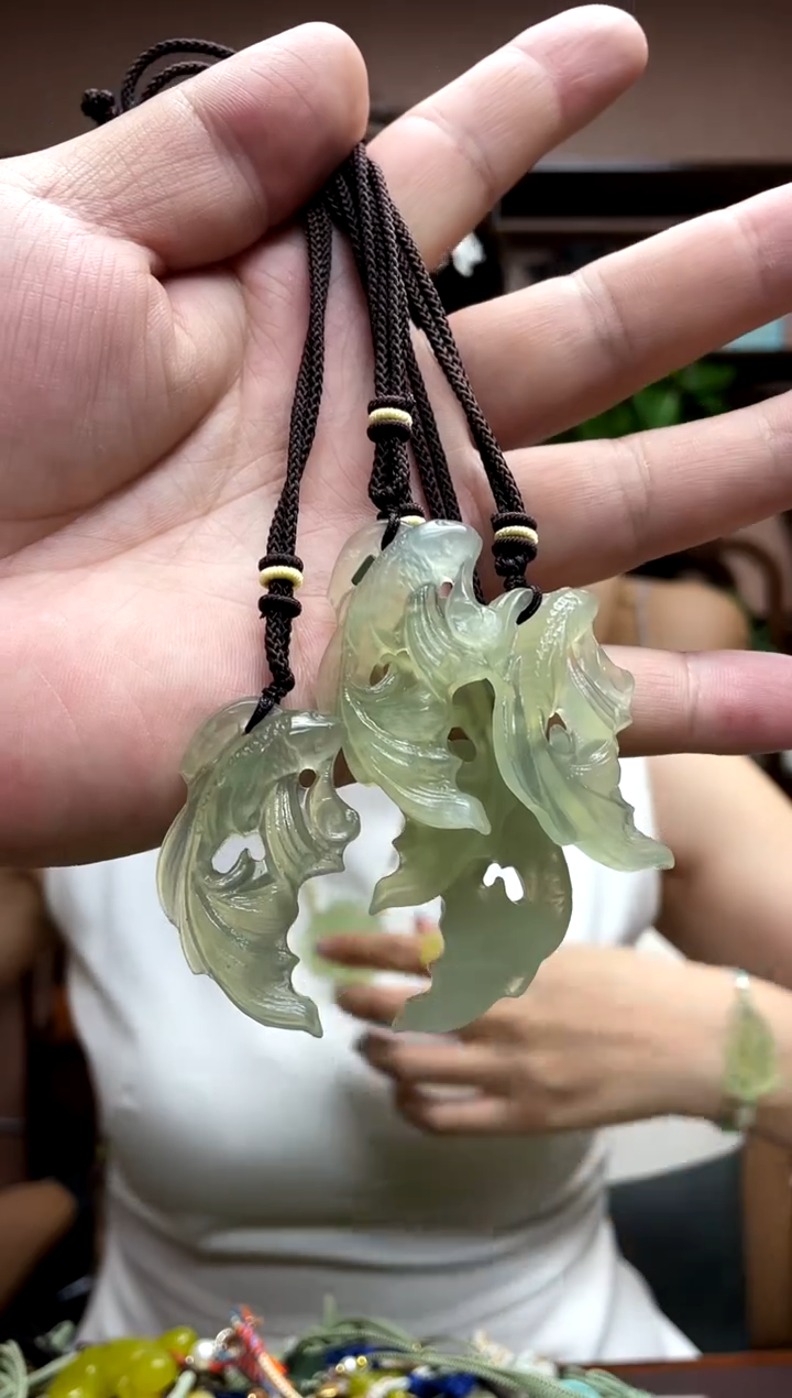 岫玉未镶嵌吊坠多样性发货发其中之一