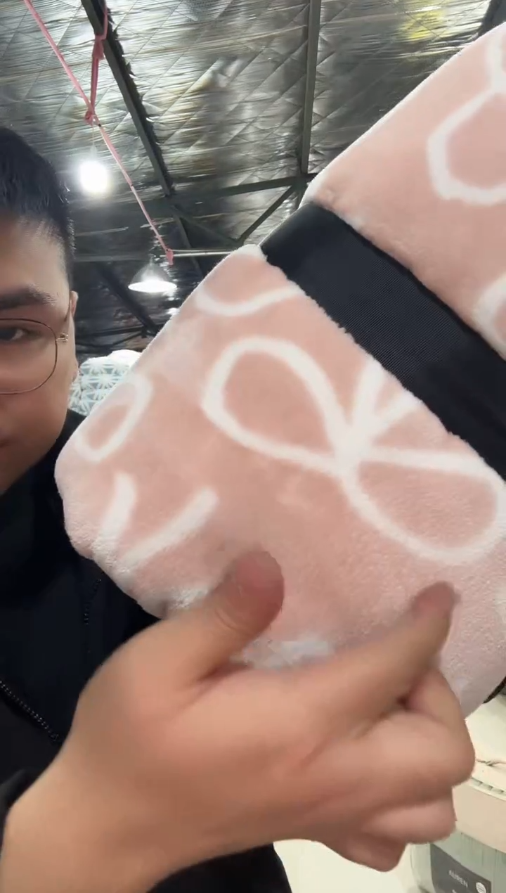 兔毛【2*2.3米云毯】外贸原单毛毯底价拼手速