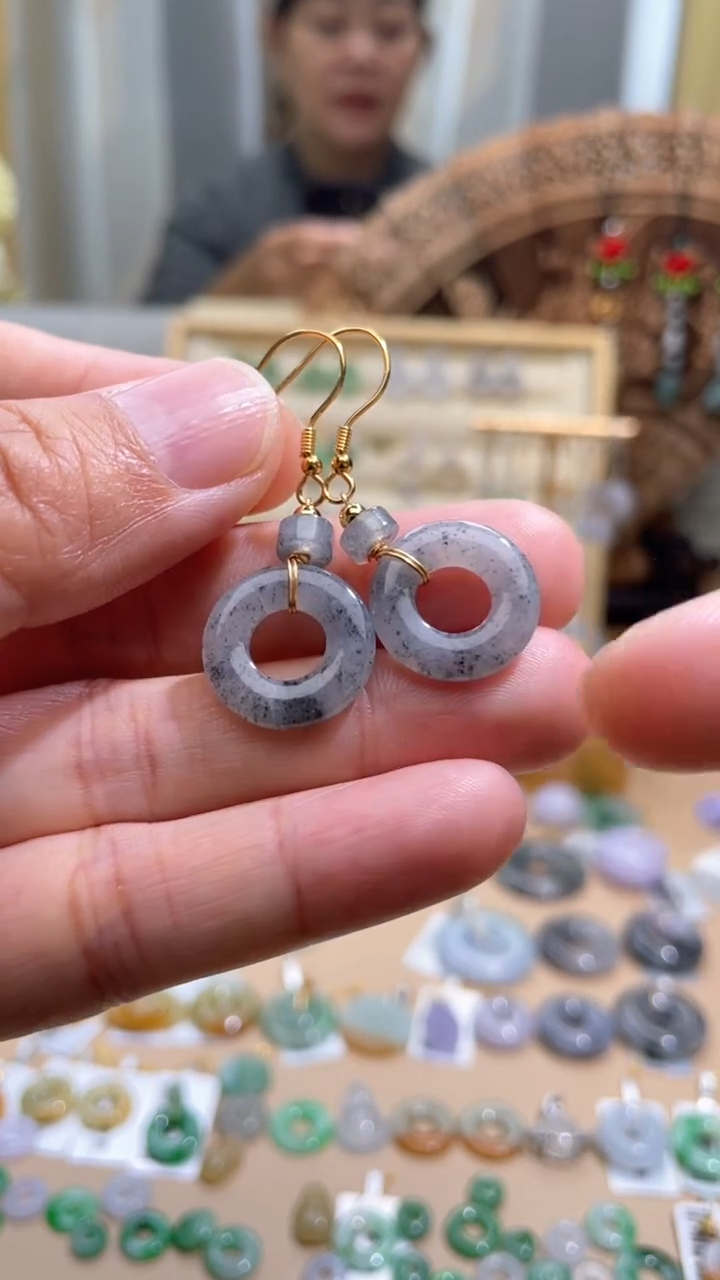 【闪购商品】翡翠颈饰未镶嵌甜甜圈一对