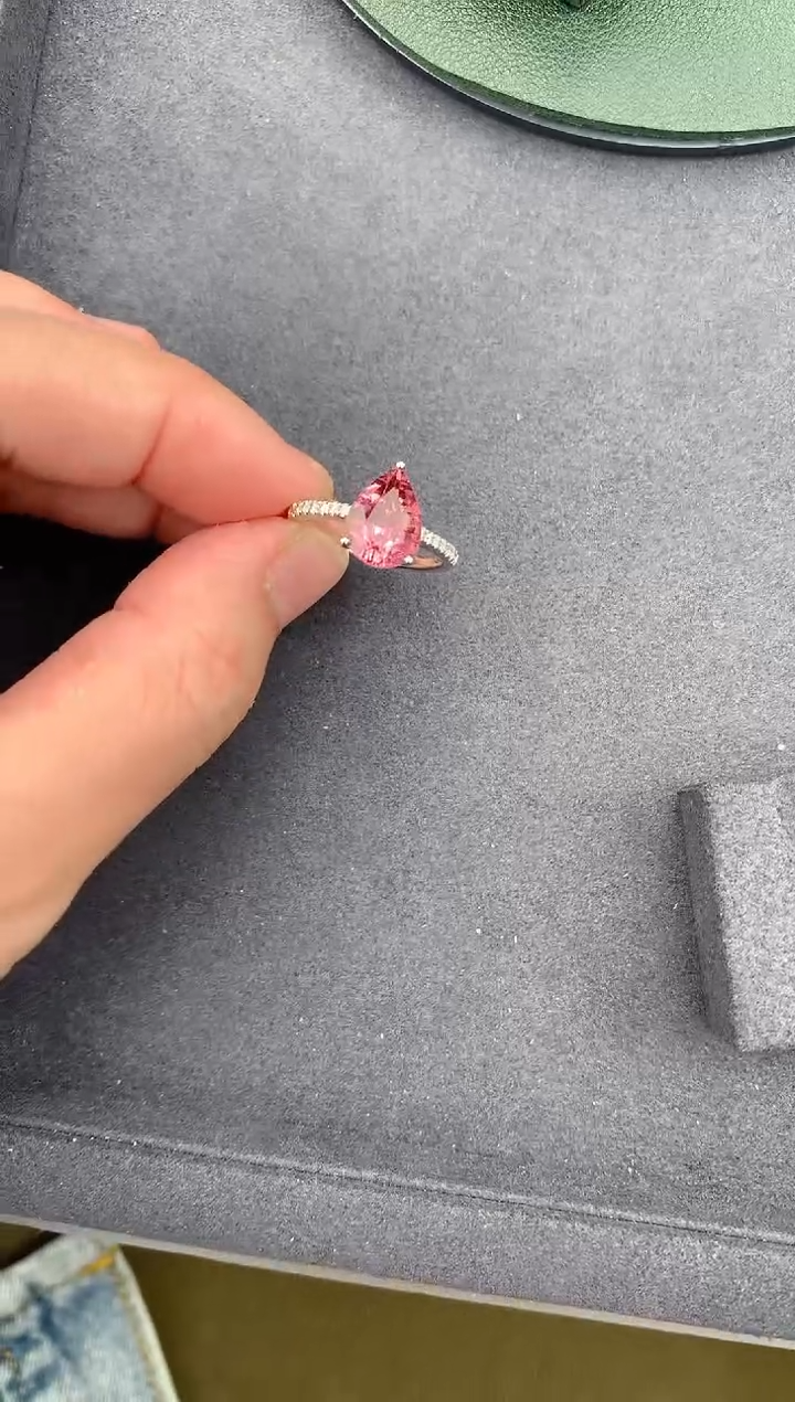 【闪购商品】碧玺戒指18K金镶嵌2.6ct粉碧玺戒指