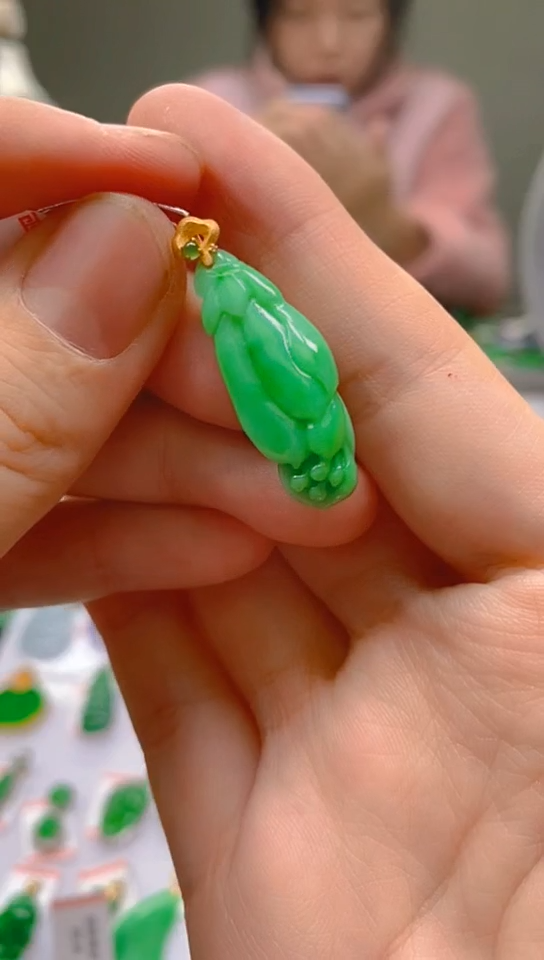 【闪购商品】翡翠颈饰18K金镶嵌天然翡翠a货，一物一证