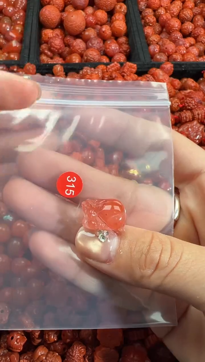 【闪购商品】南红玛瑙未镶嵌颈饰1