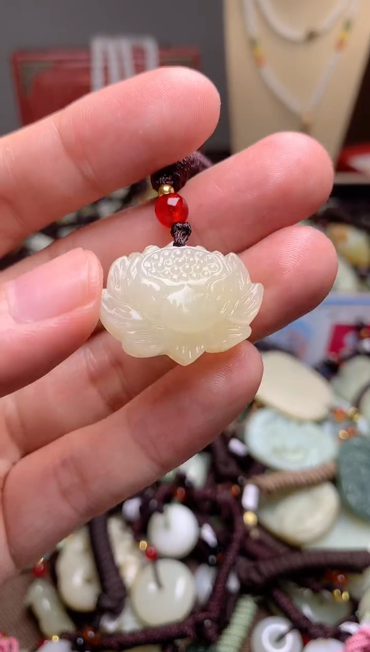 玉新疆料青海料清水和田玉吊坠