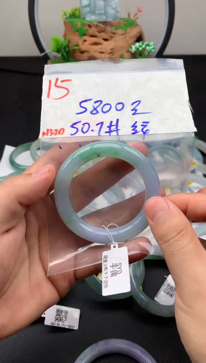 定制翡翠未镶嵌毛货需精细抛光拍一发一