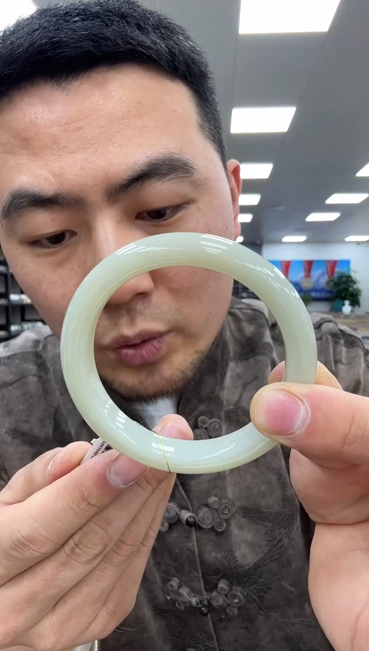 【闪购商品】和田玉手镯未镶嵌57  371且末