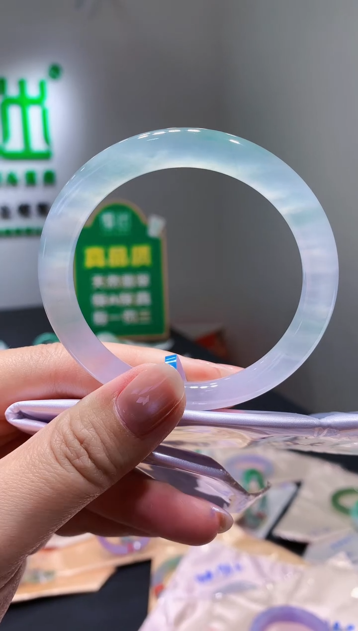 未镶嵌手镯翡翠-c108  天然缅甸A货翡翠58圆条总价9.8万定金2万